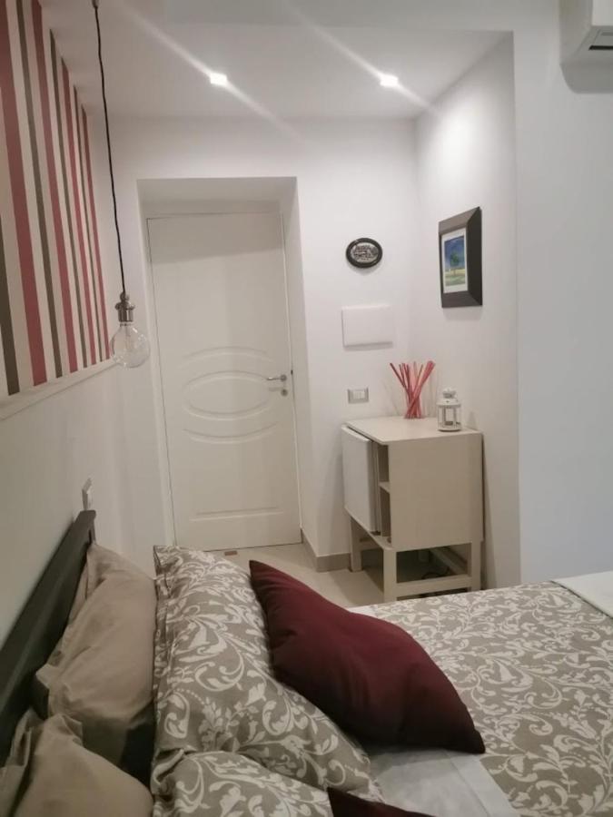 Bed and Breakfast Le Stanze Di Eli E Gio Кастелламмаре-ди-Стабия Экстерьер фото