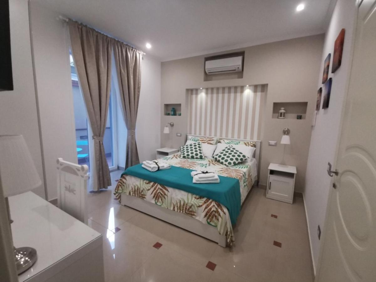 Bed and Breakfast Le Stanze Di Eli E Gio Кастелламмаре-ди-Стабия Экстерьер фото
